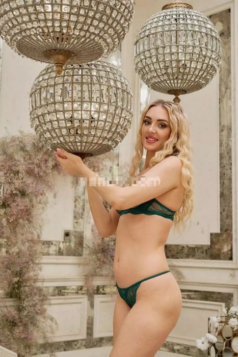 Ночные бабочки: искусство интим-досуга и границы обсуждения